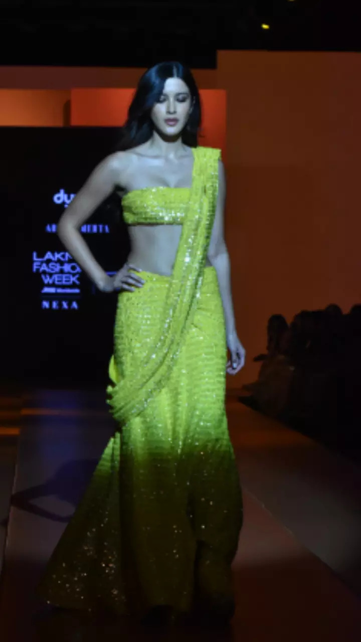 Shanaya Kapoor turns showstopper