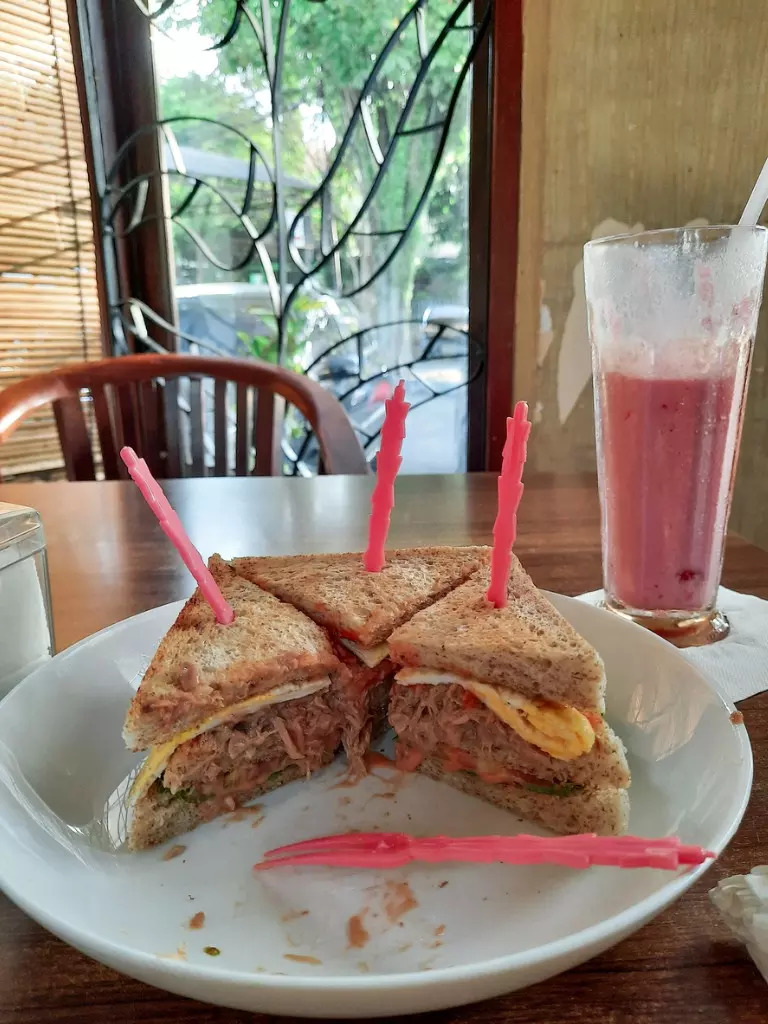 Peanut butter and jelly smoothie