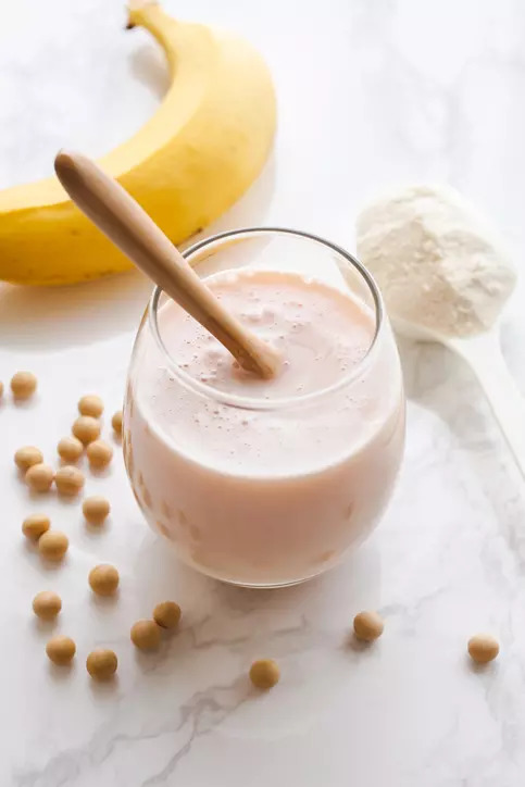 Banana and cocoa-soy smoothie