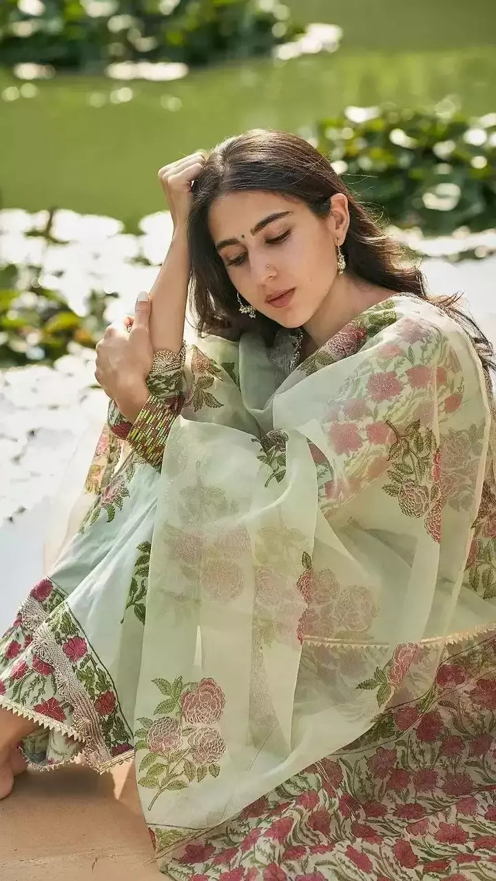 Ramadan 2023 Sara Ali Khan Hina Khan other celeb-approved ethnic outfits