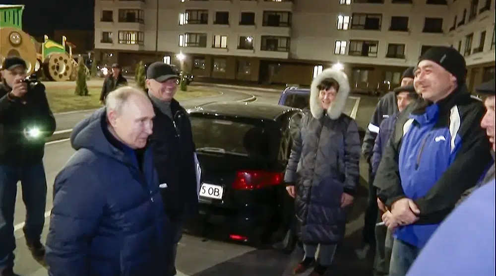 WATCH: Vladimir Putin Drives Around Mariupol In His First Trip To ...