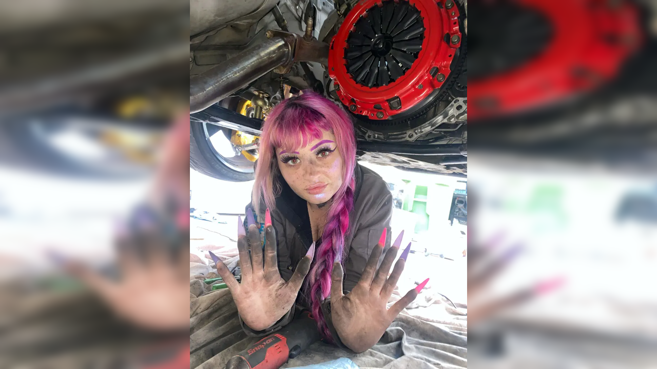 Model with 3-inch nails goes viral for living a double life as a