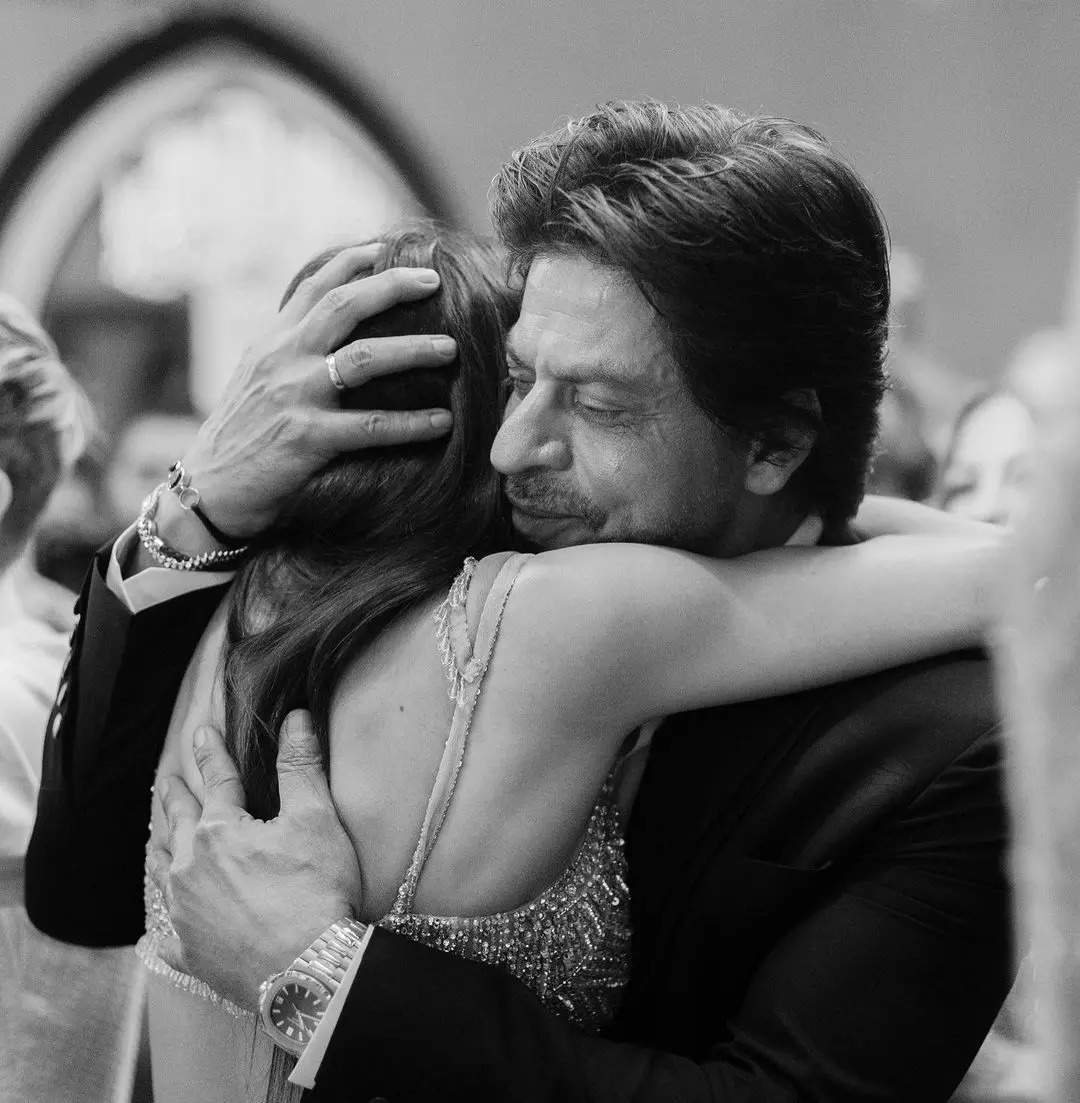 Shah Rukh Khans Tight Hug Rekha And Jackie Shroff In Unseen Pics From