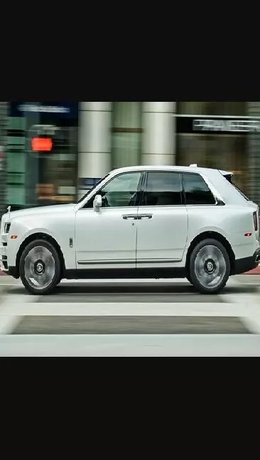 SRK has a White Cullinan SUV