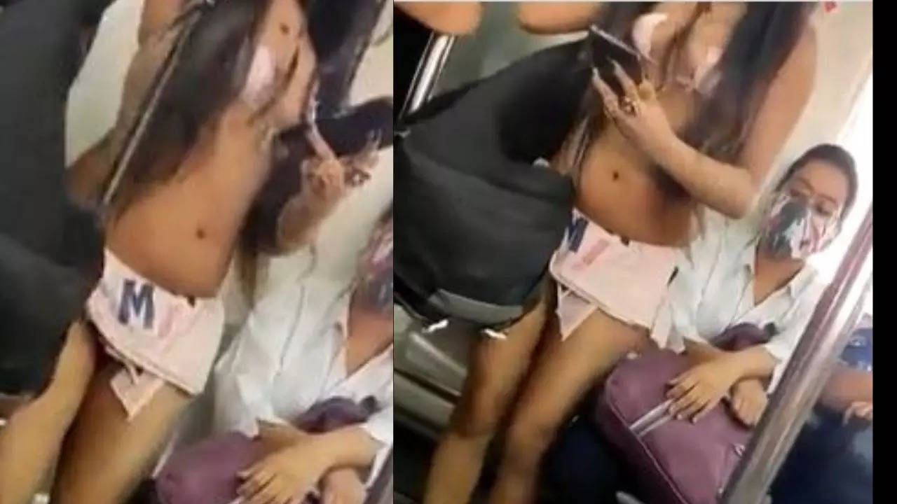 Delhi-Metro-Girl-Bikini-Viral