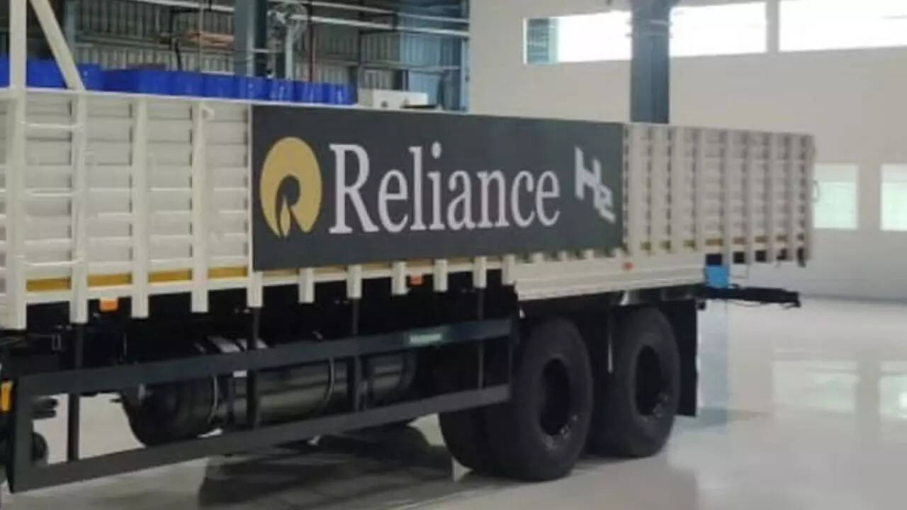 33 per cent upside in RIL stock! Reliance Industries stockholders can