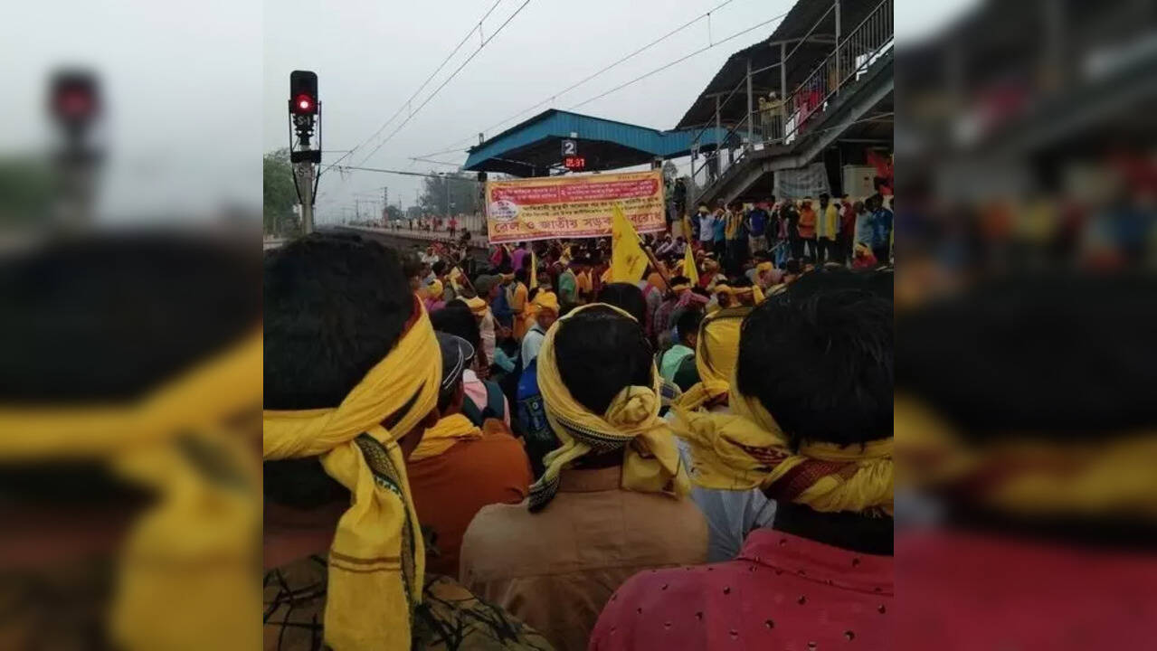 Kurmi community protests in West Bengal Train services disrupted in