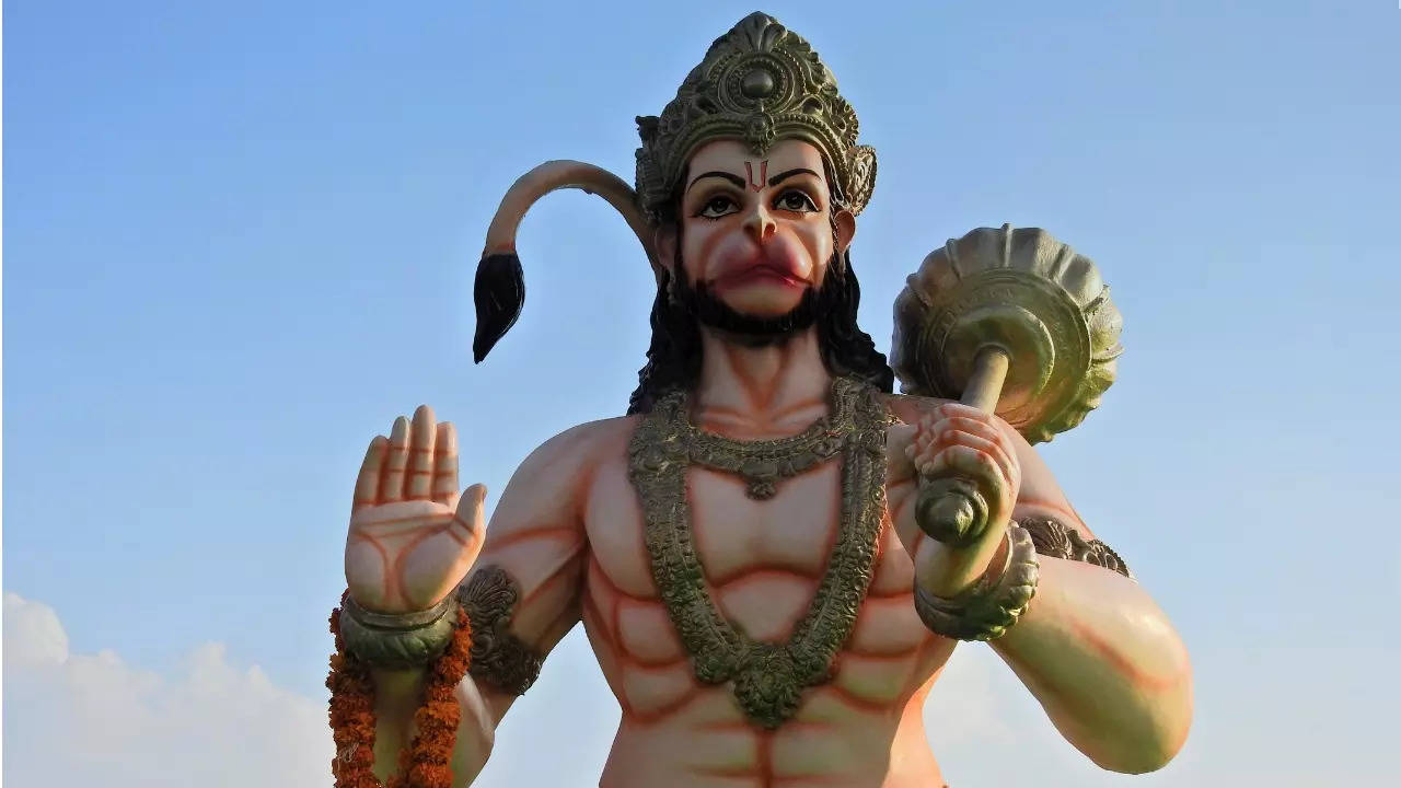 Hanuman Ji Ki Aarti: 'Aarti Kije Hanuman Lala Ki Dusht Dalan ...