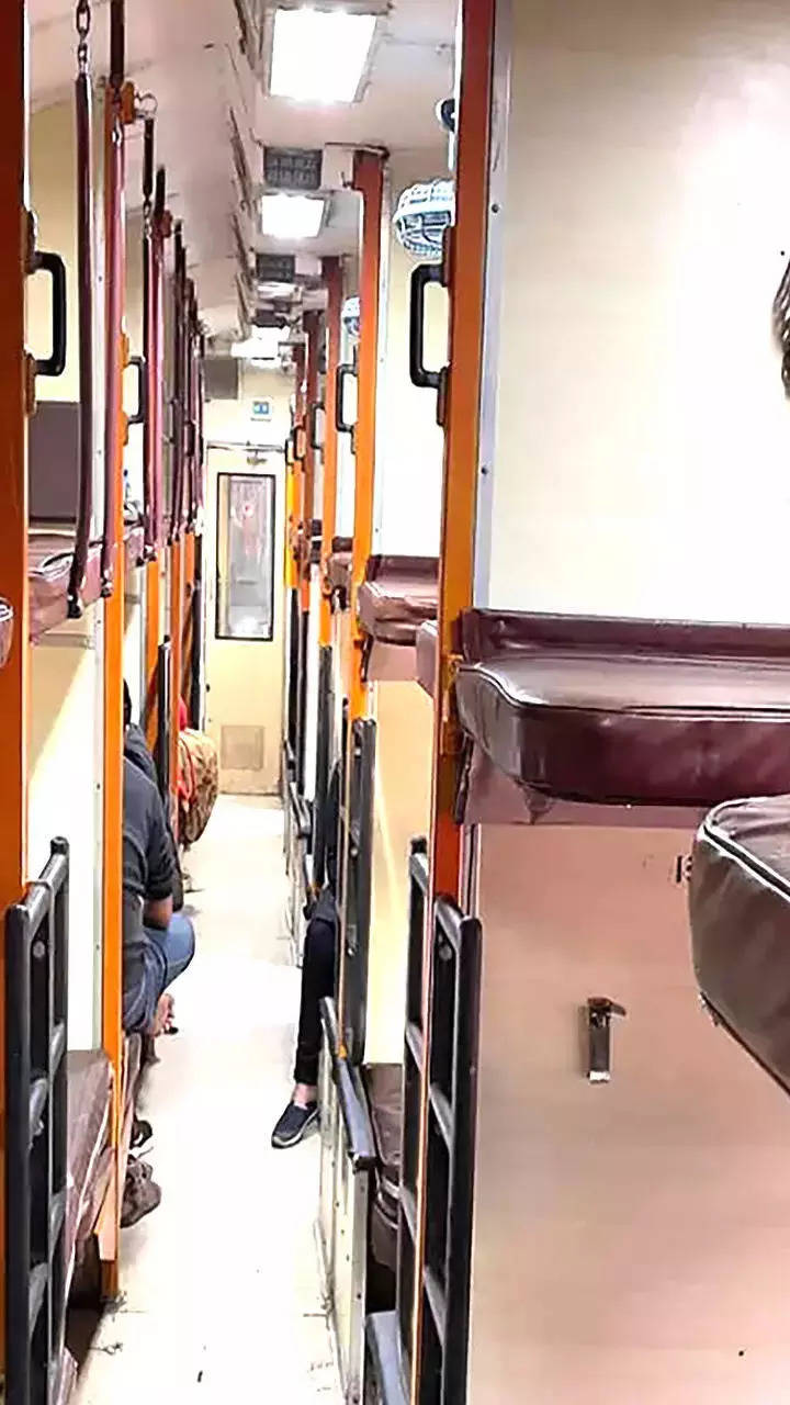 ट्रेनमध्ये 2 प्रकारचे AC Coach