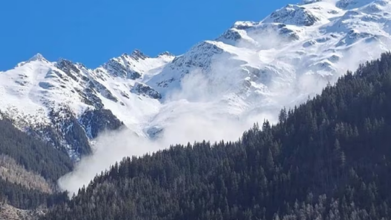 Video: The Moment Massive Midday Avalanche Hit French Alps, Killing 4 ...