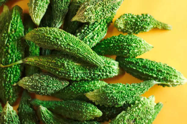 pregnant-eat-bitter-gourd-or-karela-to-reduce-birth-defects-but-in