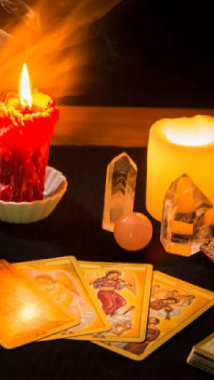 Tarot Card Predictions for All Zodiac Signs for April 27 2023