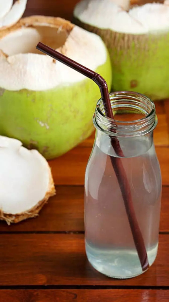 7 Benefits of Drinking Coconut Water Daily