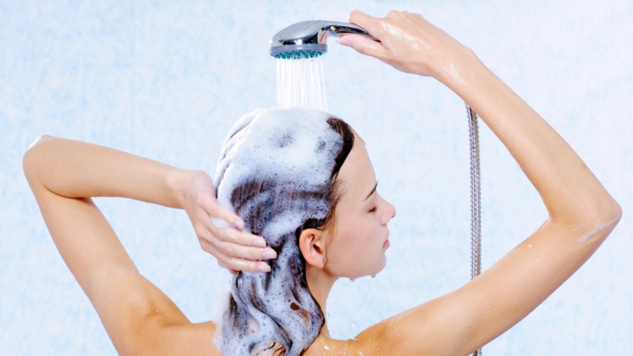 Hair Wash Hack: Dermatologist Suggests An Effective Hack For Shampooing ...