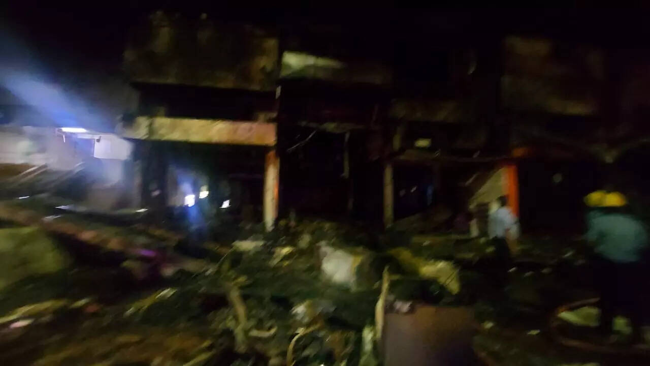 Major Fire Breaks Out On Pune Satara Road; 2 Injured, 3 Shops Gutted