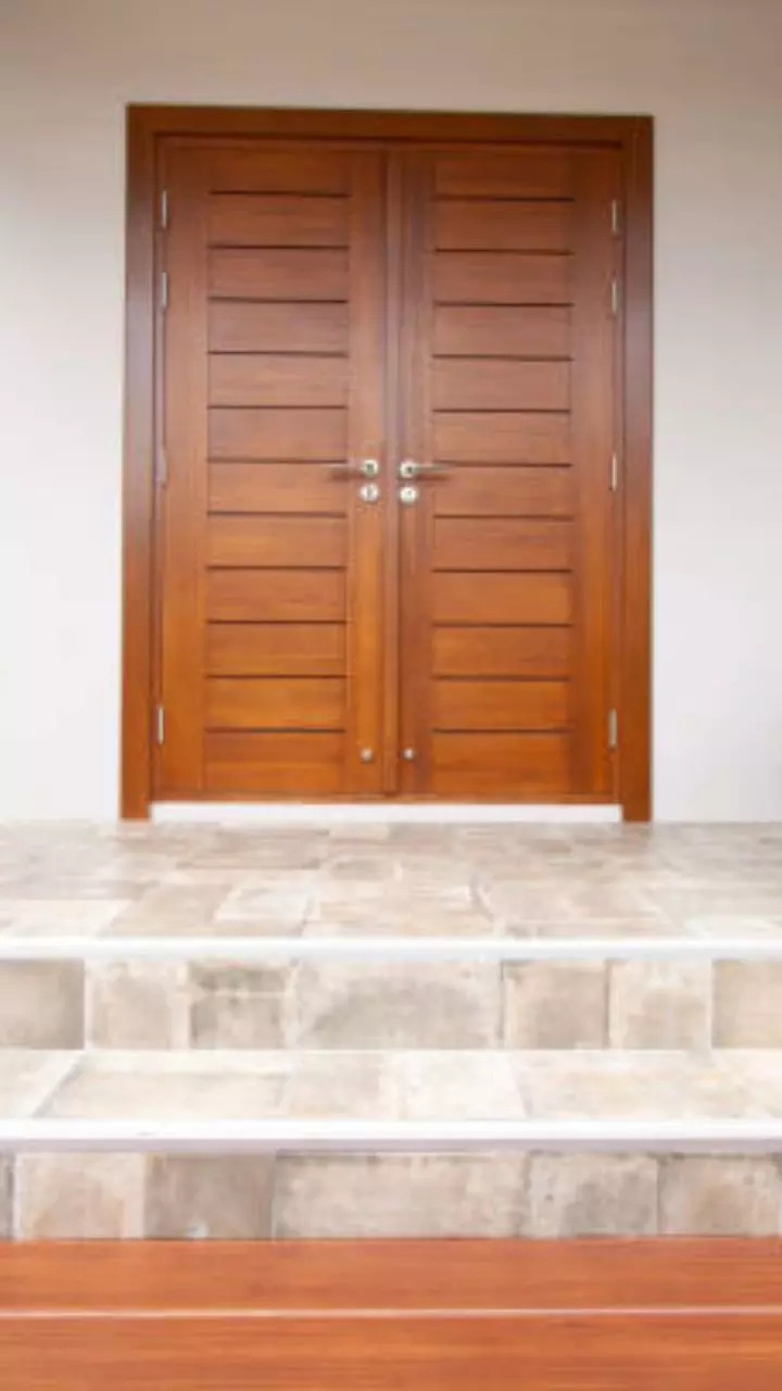 8 Things You Should Never Keep In Front of Your Main Door As Per Vastu