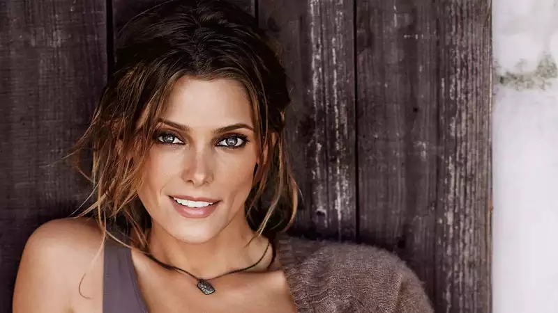 Hollywood actress, Ashley Greene shared a picture from her recent maternity shoot