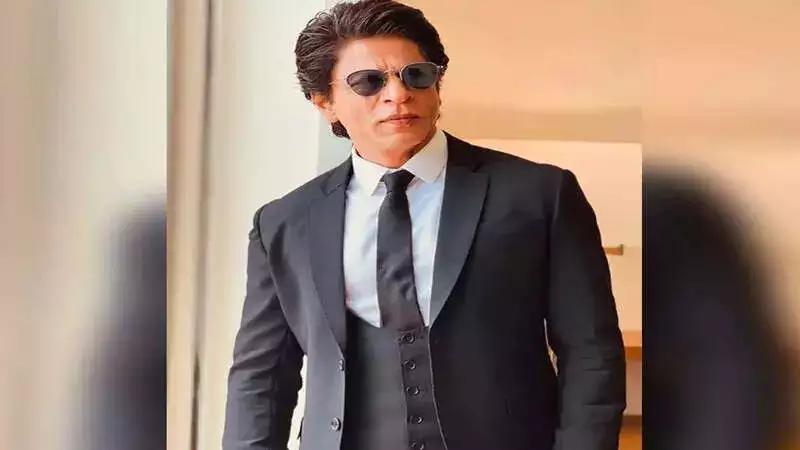 Shah Rukh Khan stuns fans in unseen pic from Dabboo Ratnani photoshoot