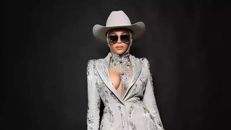 Beyoncé's bold version of Dolly Parton's 'Jolene' is a smashing hit! Listen to the song now