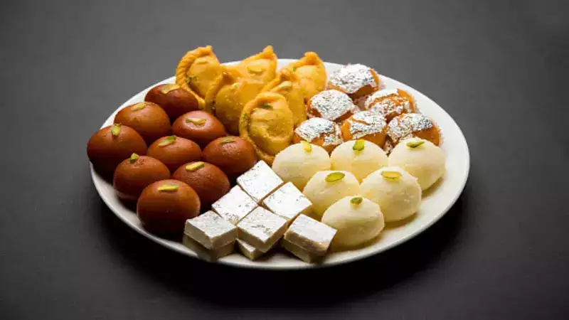 Diwali 2022: Right way to eat yummy Mithaai!