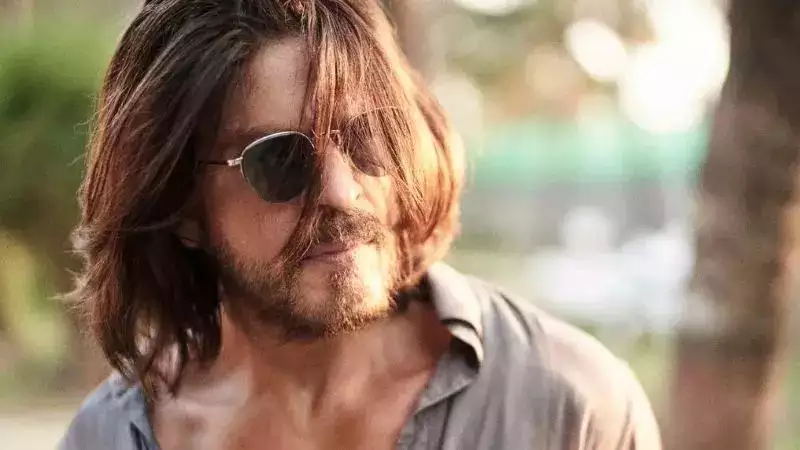 Shah Rukh Khan posts a sunkissed selfie to thank the fans for Pathaan success