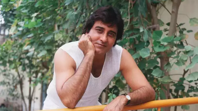 Let's look at top movies by Vinod Khanna on his birth anniversary today!