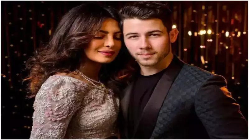 Priyanka Chopra reacts on Nick Jonas's humorous lesson on how to fold a baby ball pit