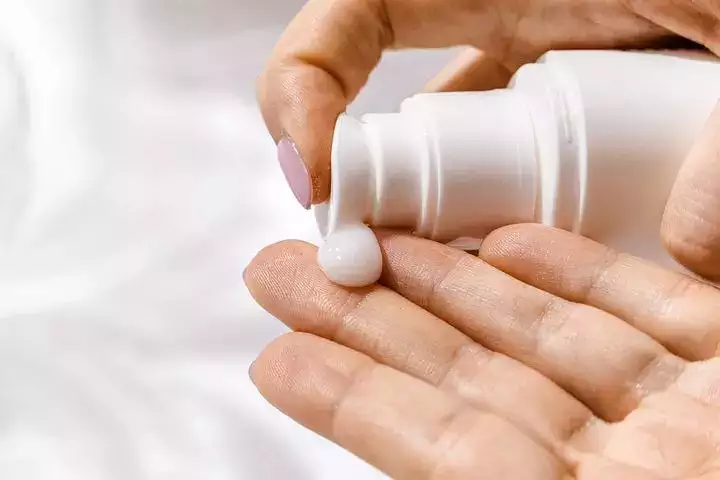 moisturize nails