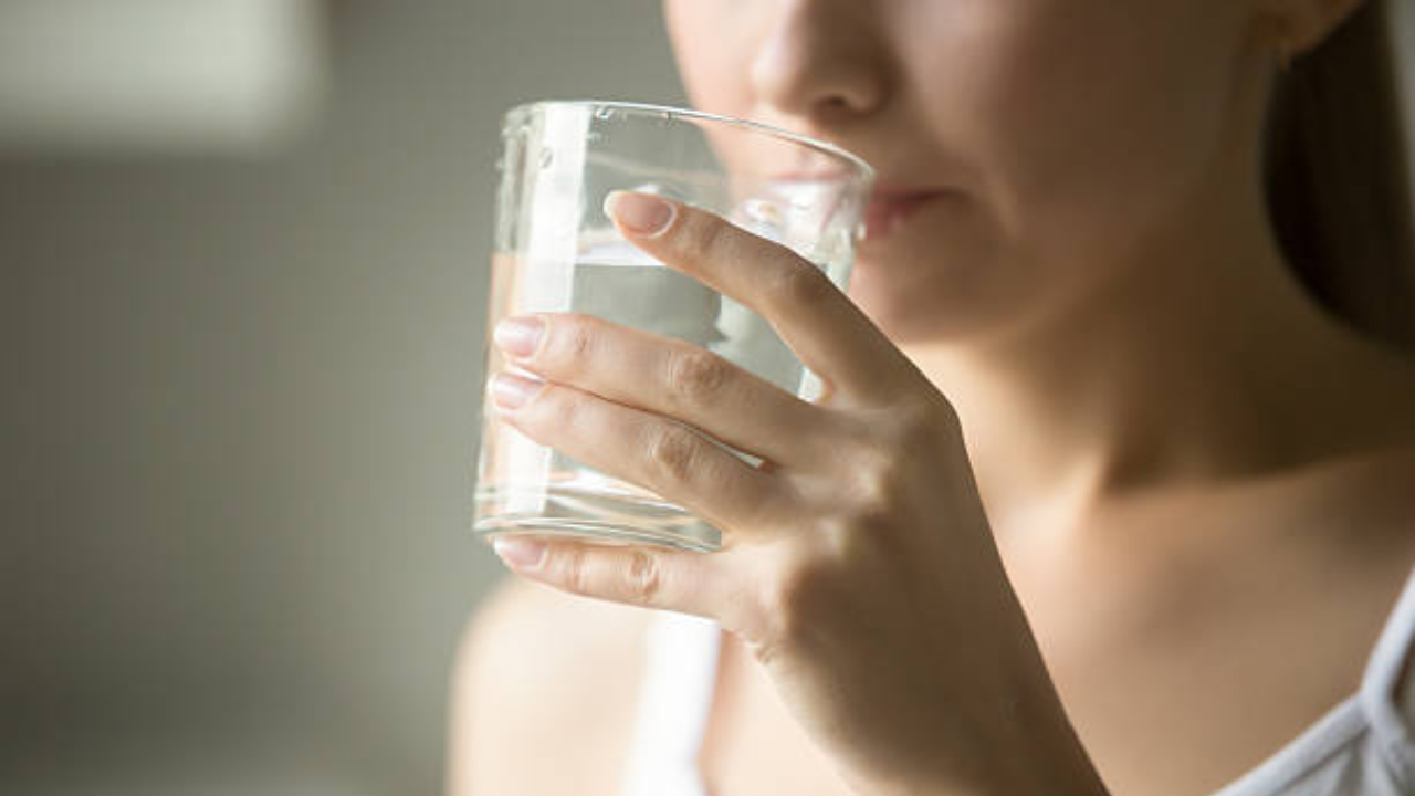 Are You Making These Common Mistakes When Drinking Water? Follow These Ayurvedic Rules Instead