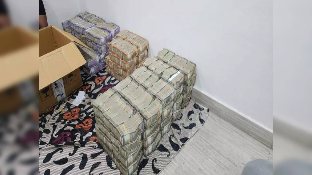 pune police seize rs 3.2 crore cash