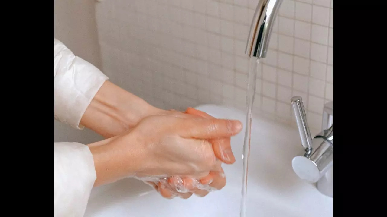 Washing-Hands-Without-Soap