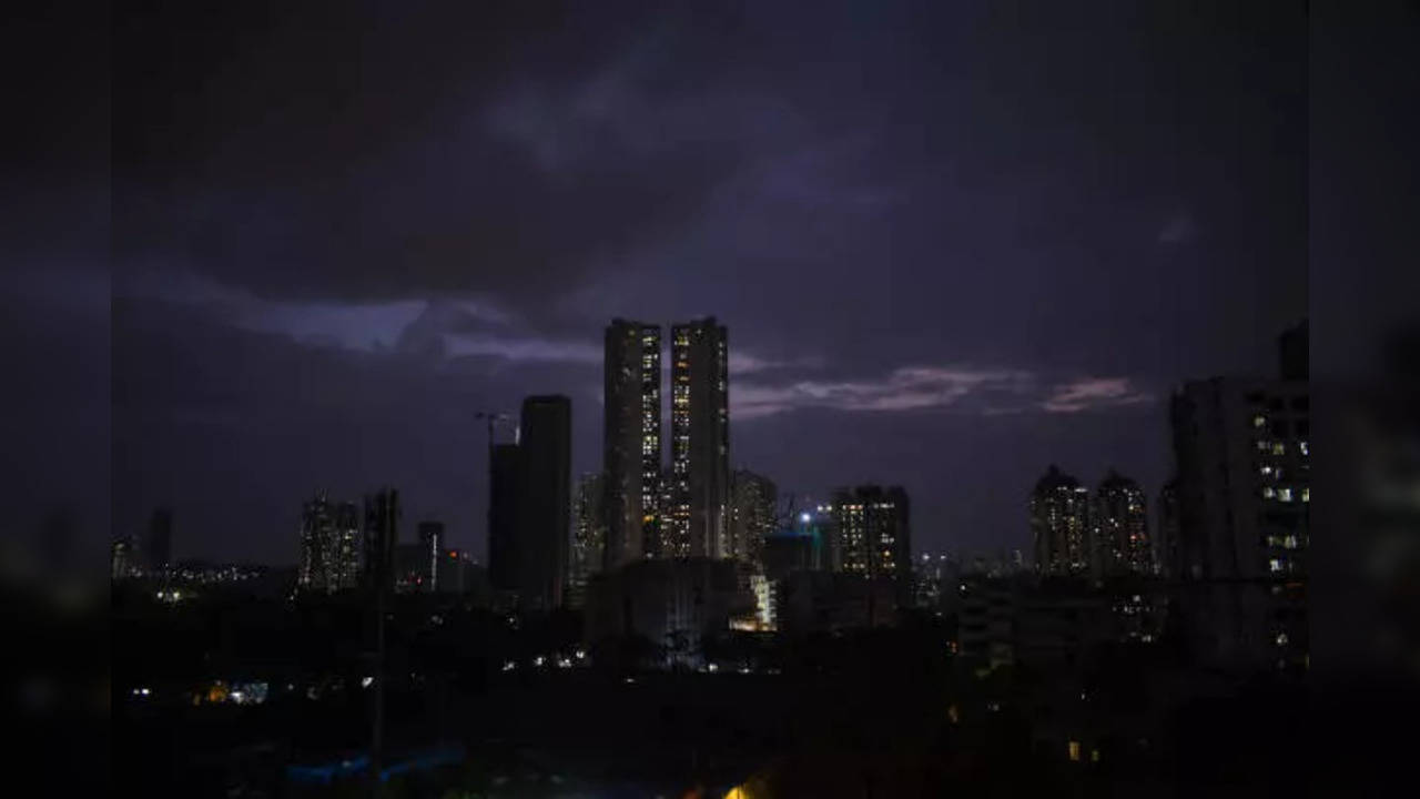 MUMBAI POWER CUT - ISTOCK