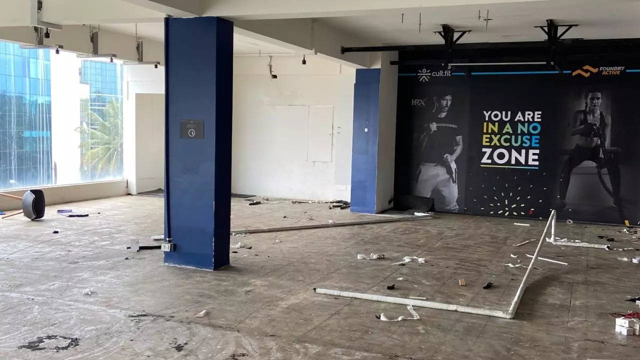 A cult.fit gym outlet lies abandoned after supposed closure without notice  | Anushka Chhikara via Twitter