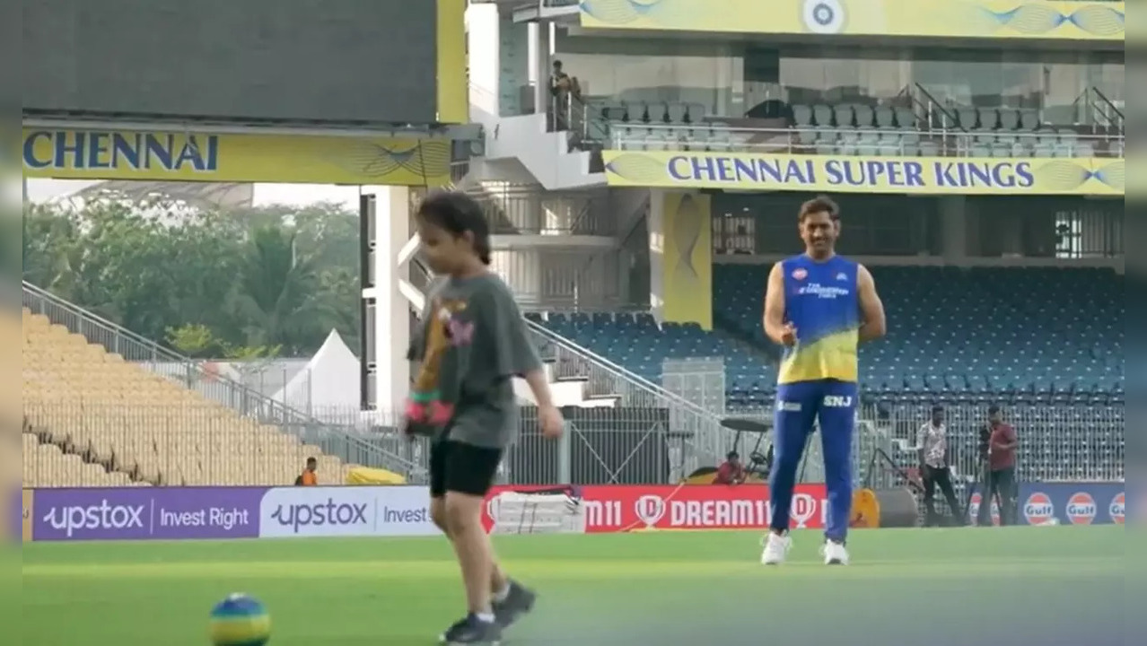 MS Dhoni And Ziva Playing Football