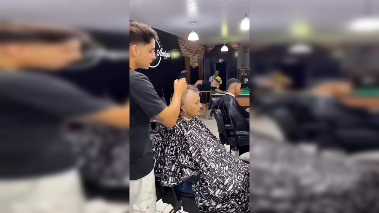 Barber Shaves His Head in Solidarity With Mother Fighting Cancer