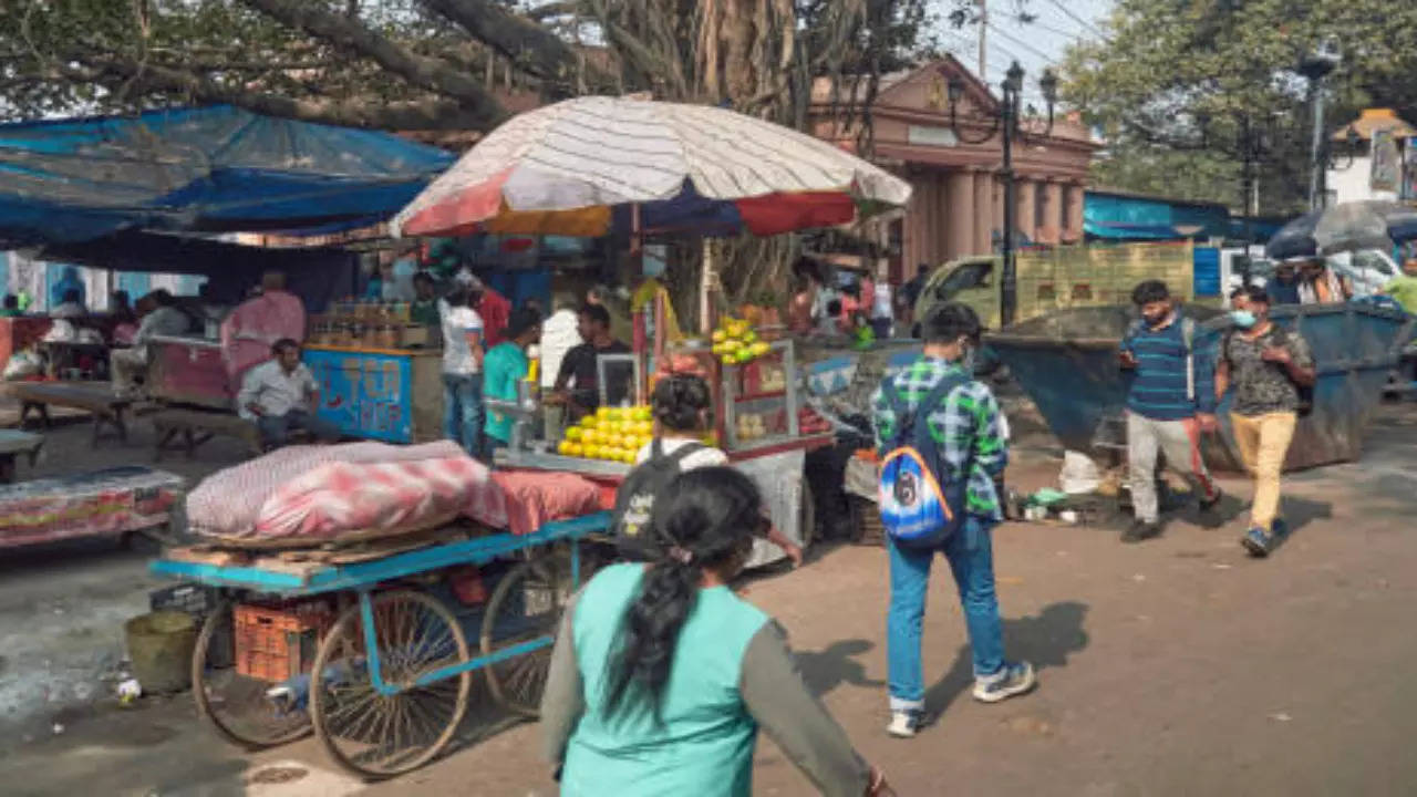 Vendor put up carts on roads in busy Greater Noida areas