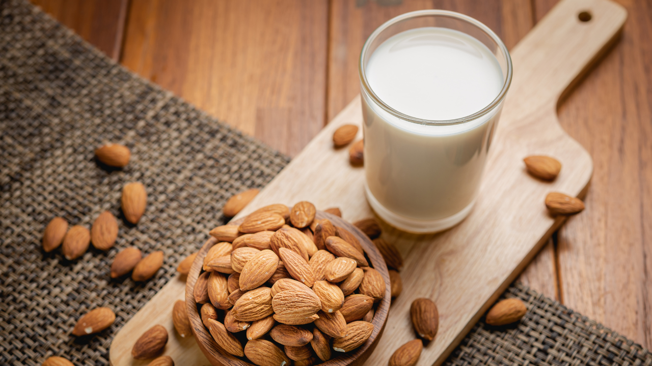 Easy To Make Almond Milk At Home For Weight Loss, Glowing Skin