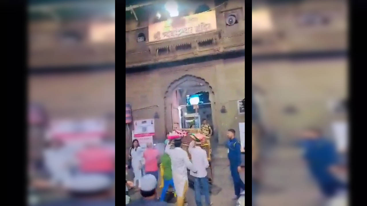 Muslim Mob Tries To Enter Trimbakeshwar Temple In Nashik