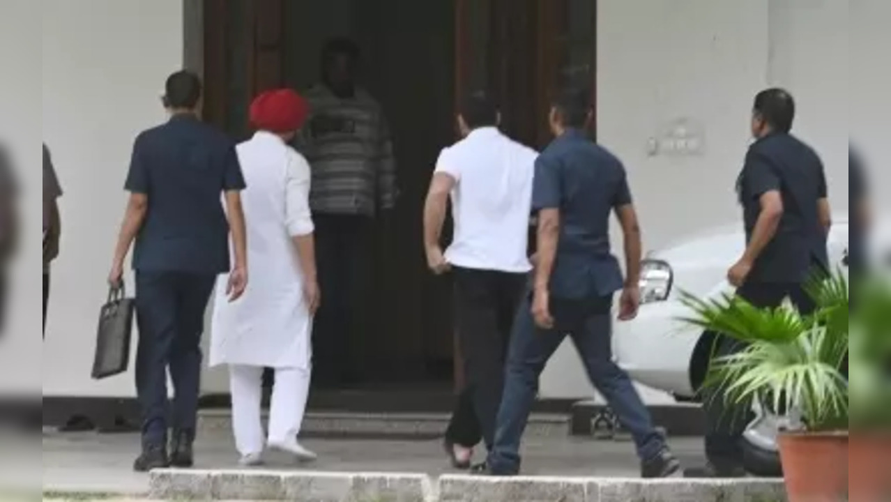 Rahul Gandhi reached at residence of party chief Mallikarjun Kharge amidst deliberations to decide next Karnataka CM