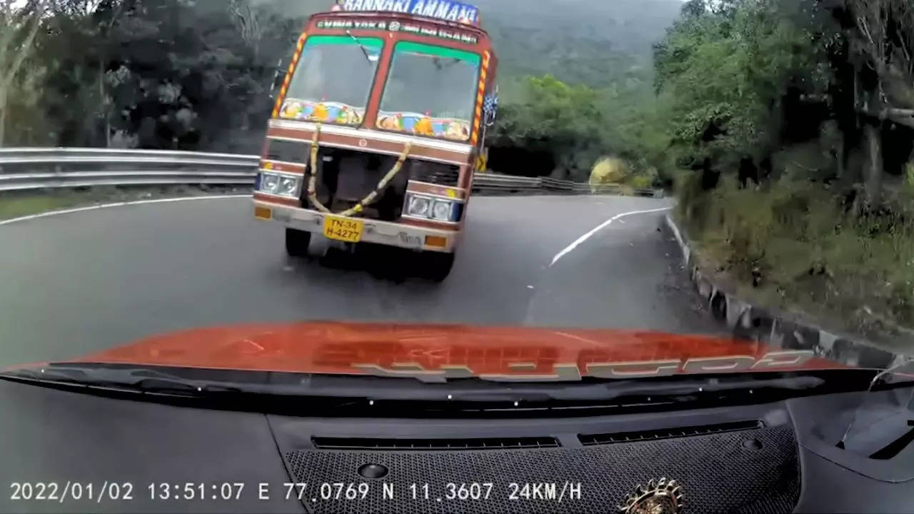 Avoid Doing This Mistake When Driving In Hills