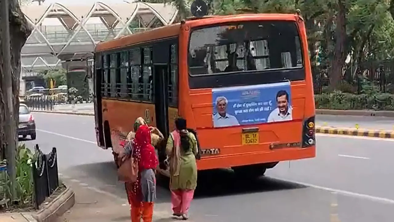 Video Shows Bus Not Halting for Women at Bus Stop, Delhi Govt Suspends Driver