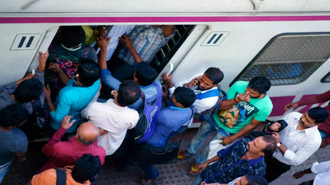 Mumbai local crowd