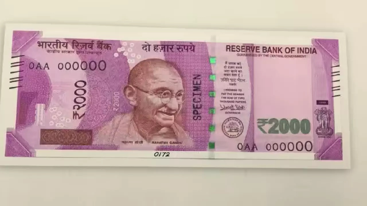 Rs 2000 Note News RBI To Withdraw Rs 2000 Notes From Circulation Maharashtra CM Backs Decision