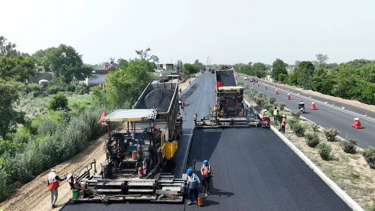 Record: 100 kms road constructed in 100 hours! Nitin Gadkari calls  construction of Ghaziabad-Aligarh Expressway 'proud moment', congratulates  team | Economy News, Times Now