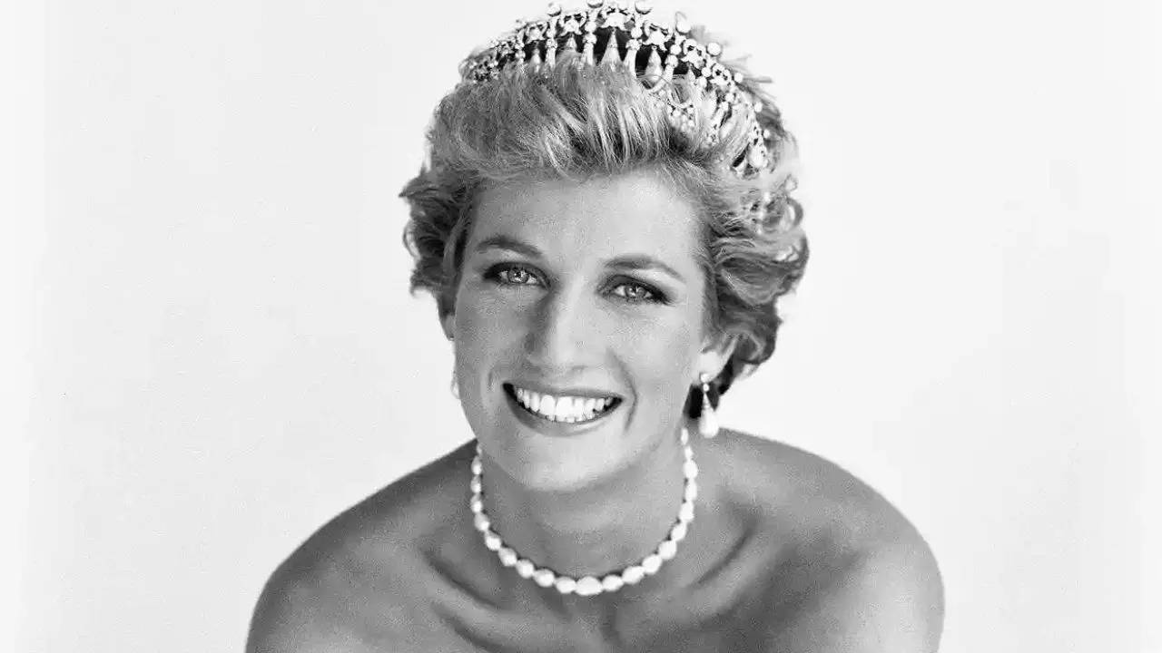 Princess Diana Sent Sex Jokes to King of Greece, Auctioned Greeting Cards  Reveal | Viral News, Times Now