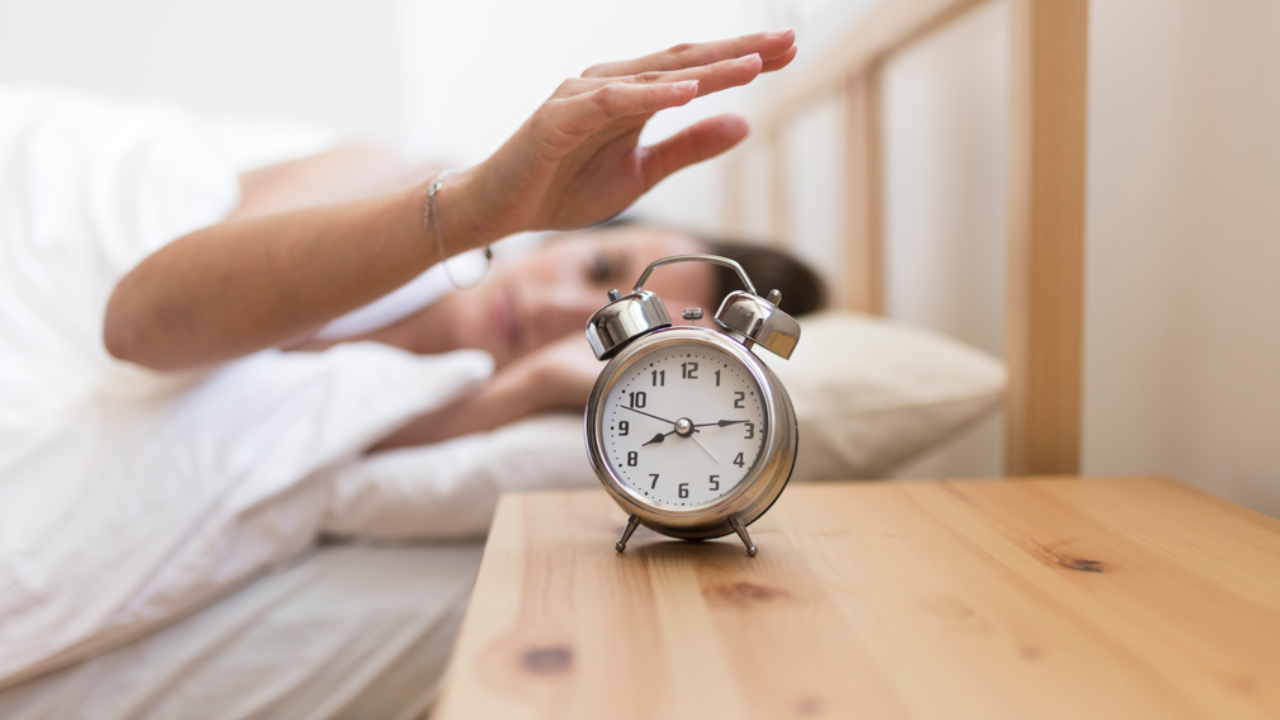 3 common alarm clock mistakes. Pic Credit: Freepik