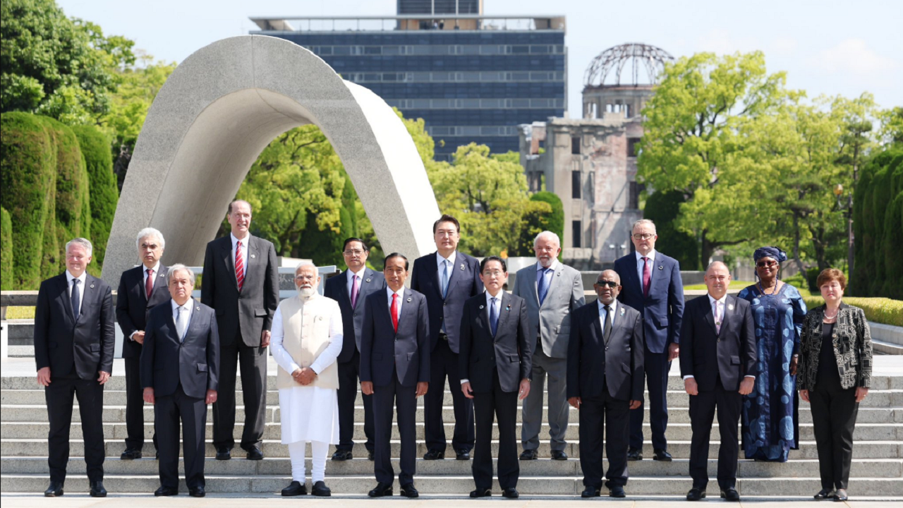 PM Visits Hiroshima Peace Memorial Park