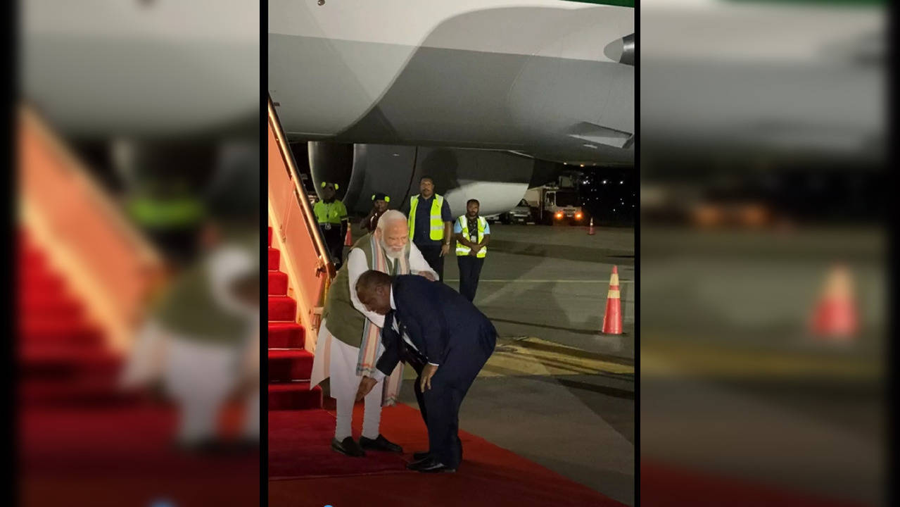 Papua New Guinea PM Touches Prime Minister Modi's Feet ​