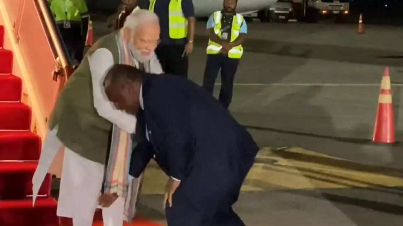 Papua New Guinea Prime Minister Touches 'PM Modi's Feet'