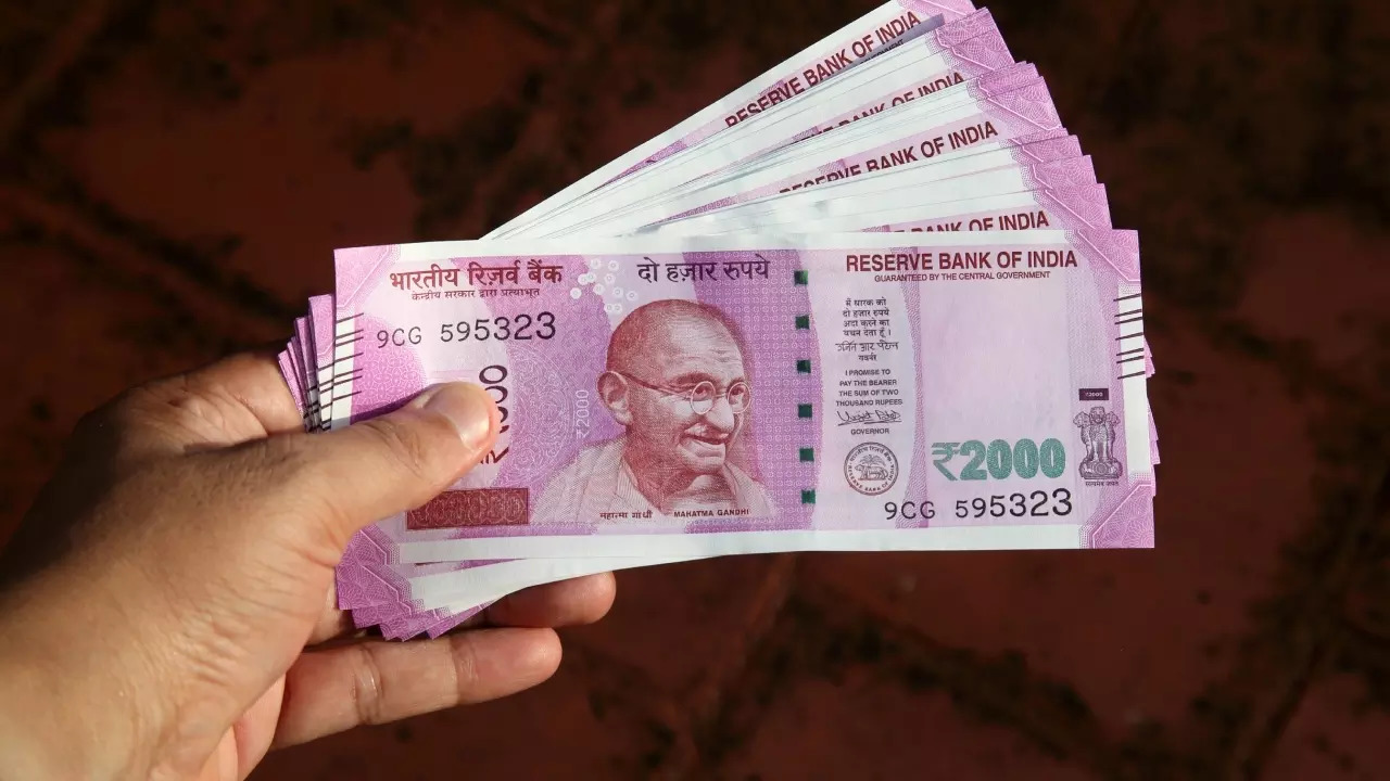 RBI governor Shaktikanta Das today said no one should rush to return or exchange their Rs 2,000 notes